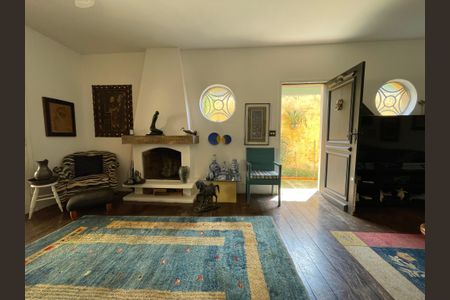 Casa à venda com 250m², 5 quartos e 2 vagas Casa à venda com 250m², 5 quartos e 2 vagasSala