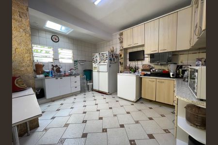 Casa à venda com 250m², 5 quartos e 2 vagas Casa à venda com 250m², 5 quartos e 2 vagasCozinha