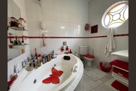 Casa à venda com 250m², 5 quartos e 2 vagas Casa à venda com 250m², 5 quartos e 2 vagasBanheiro da Suíte 3