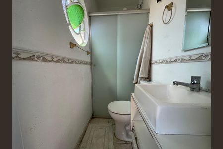 Casa à venda com 250m², 5 quartos e 2 vagas Casa à venda com 250m², 5 quartos e 2 vagasBanheiro da Suíte 2