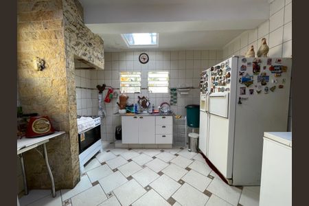 Casa à venda com 250m², 5 quartos e 2 vagas Casa à venda com 250m², 5 quartos e 2 vagasCozinha