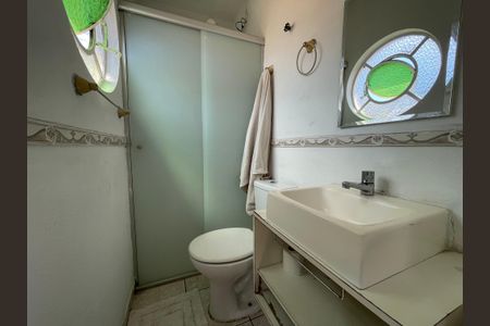 Casa à venda com 250m², 5 quartos e 2 vagas Casa à venda com 250m², 5 quartos e 2 vagasBanheiro da Suíte 2