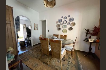 Casa à venda com 250m², 5 quartos e 2 vagas Casa à venda com 250m², 5 quartos e 2 vagasSala de Jantar