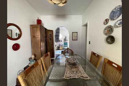 Casa à venda com 250m², 5 quartos e 2 vagas Casa à venda com 250m², 5 quartos e 2 vagasSala de Jantar