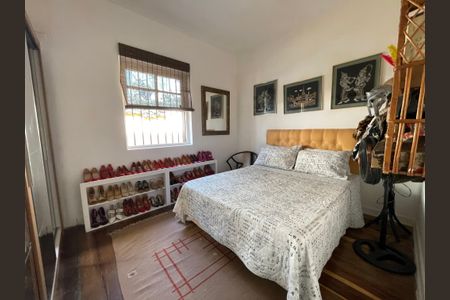 Casa à venda com 250m², 5 quartos e 2 vagas Casa à venda com 250m², 5 quartos e 2 vagasQuarto 1