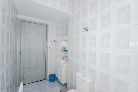 Casa à venda com 300m², 2 quartos e sem vaga Casa à venda com 300m², 2 quartos e sem vagaBanheiro Social