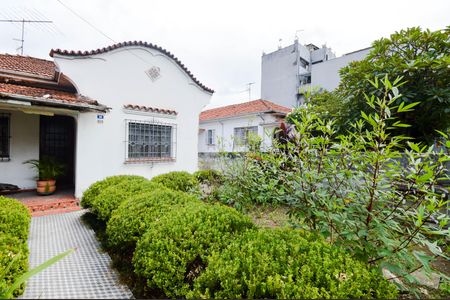 Casa à venda com 300m², 2 quartos e sem vaga Casa à venda com 300m², 2 quartos e sem vagaFachada