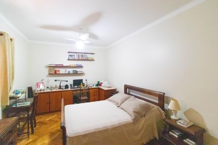 Casa de condomínio à venda com 370m², 4 quartos e 4 vagas Casa de condomínio à venda com 370m², 4 quartos e 4 vagasSuíte 3