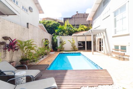 Casa de condomínio à venda com 370m², 4 quartos e 4 vagas Casa de condomínio à venda com 370m², 4 quartos e 4 vagasPiscina