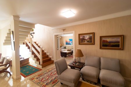 Casa de condomínio à venda com 370m², 4 quartos e 4 vagas Casa de condomínio à venda com 370m², 4 quartos e 4 vagasSala