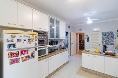 Casa de condomínio à venda com 370m², 4 quartos e 4 vagas Casa de condomínio à venda com 370m², 4 quartos e 4 vagasCozinha