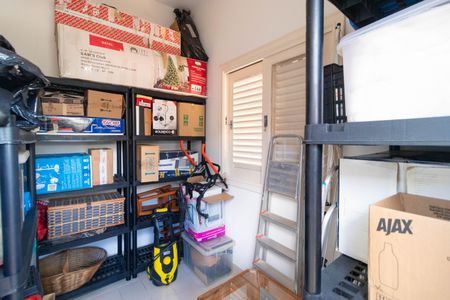 Casa de condomínio à venda com 370m², 4 quartos e 4 vagas Casa de condomínio à venda com 370m², 4 quartos e 4 vagasQuarto de Serviço