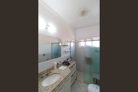 Casa de condomínio à venda com 370m², 4 quartos e 4 vagas Casa de condomínio à venda com 370m², 4 quartos e 4 vagasBanheiro da Suíte 4