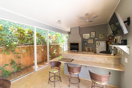 Casa de condomínio à venda com 370m², 4 quartos e 4 vagas Casa de condomínio à venda com 370m², 4 quartos e 4 vagasChurrasqueira