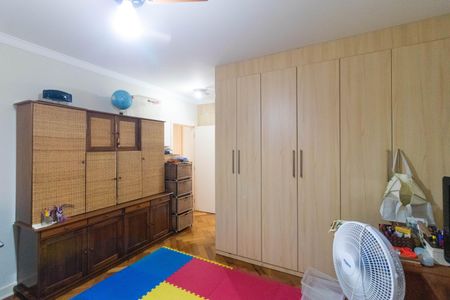 Casa de condomínio à venda com 370m², 4 quartos e 4 vagas Casa de condomínio à venda com 370m², 4 quartos e 4 vagasSuíte 4