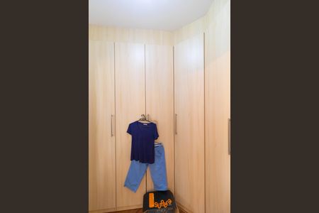 Casa de condomínio à venda com 370m², 4 quartos e 4 vagas Casa de condomínio à venda com 370m², 4 quartos e 4 vagasCloset da Suíte 1