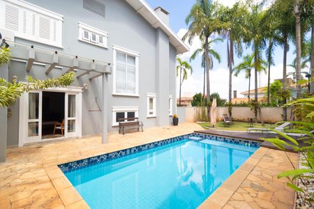 Casa de condomínio à venda com 370m², 4 quartos e 4 vagas Casa de condomínio à venda com 370m², 4 quartos e 4 vagasPiscina