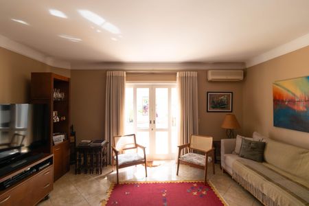 Casa de condomínio à venda com 370m², 4 quartos e 4 vagas Casa de condomínio à venda com 370m², 4 quartos e 4 vagasSala