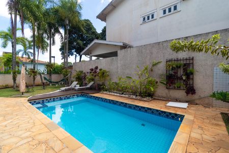Casa de condomínio à venda com 370m², 4 quartos e 4 vagas Casa de condomínio à venda com 370m², 4 quartos e 4 vagasPiscina