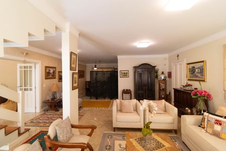 Casa de condomínio à venda com 370m², 4 quartos e 4 vagas Casa de condomínio à venda com 370m², 4 quartos e 4 vagasSala