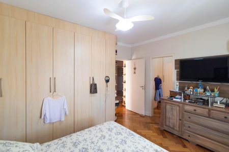 Casa de condomínio à venda com 370m², 4 quartos e 4 vagas Casa de condomínio à venda com 370m², 4 quartos e 4 vagasSuíte 1