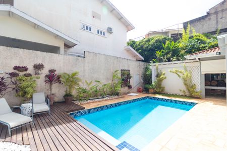 Casa de condomínio à venda com 370m², 4 quartos e 4 vagas Casa de condomínio à venda com 370m², 4 quartos e 4 vagasPiscina