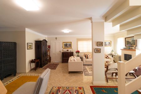 Casa de condomínio à venda com 370m², 4 quartos e 4 vagas Casa de condomínio à venda com 370m², 4 quartos e 4 vagasSala