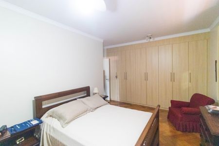 Casa de condomínio à venda com 370m², 4 quartos e 4 vagas Casa de condomínio à venda com 370m², 4 quartos e 4 vagasSuíte 3