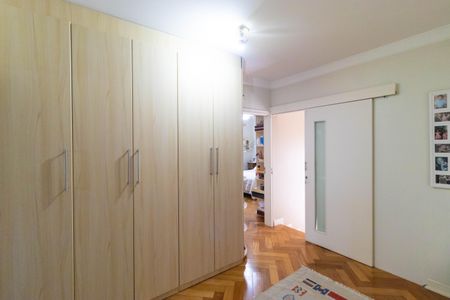 Casa de condomínio à venda com 370m², 4 quartos e 4 vagas Casa de condomínio à venda com 370m², 4 quartos e 4 vagasSala