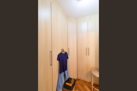 Casa de condomínio à venda com 370m², 4 quartos e 4 vagas Casa de condomínio à venda com 370m², 4 quartos e 4 vagasCloset da Suíte 1