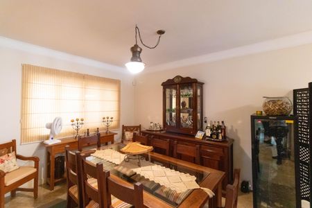 Casa de condomínio à venda com 370m², 4 quartos e 4 vagas Casa de condomínio à venda com 370m², 4 quartos e 4 vagasSala