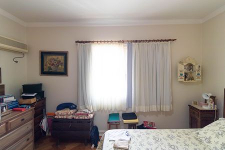 Casa de condomínio à venda com 370m², 4 quartos e 4 vagas Casa de condomínio à venda com 370m², 4 quartos e 4 vagasSuíte 1