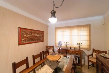 Casa de condomínio à venda com 370m², 4 quartos e 4 vagas Casa de condomínio à venda com 370m², 4 quartos e 4 vagasSala