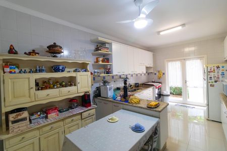 Casa de condomínio à venda com 370m², 4 quartos e 4 vagas Casa de condomínio à venda com 370m², 4 quartos e 4 vagasCozinha