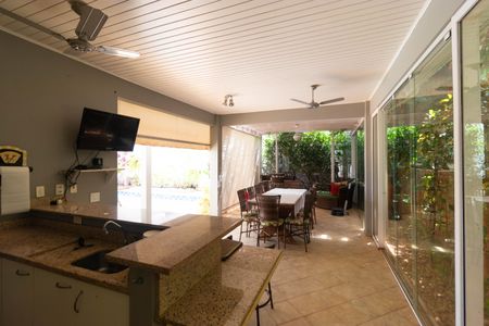 Casa de condomínio à venda com 370m², 4 quartos e 4 vagas Casa de condomínio à venda com 370m², 4 quartos e 4 vagasChurrasqueira