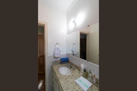 Casa de condomínio à venda com 370m², 4 quartos e 4 vagas Casa de condomínio à venda com 370m², 4 quartos e 4 vagasBanheiro da Suíte 4