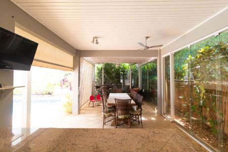 Casa de condomínio à venda com 370m², 4 quartos e 4 vagas Casa de condomínio à venda com 370m², 4 quartos e 4 vagasChurrasqueira