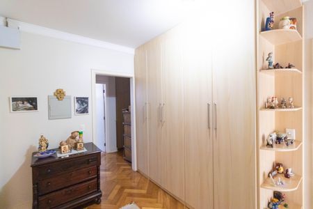 Casa de condomínio à venda com 370m², 4 quartos e 4 vagas Casa de condomínio à venda com 370m², 4 quartos e 4 vagasSala