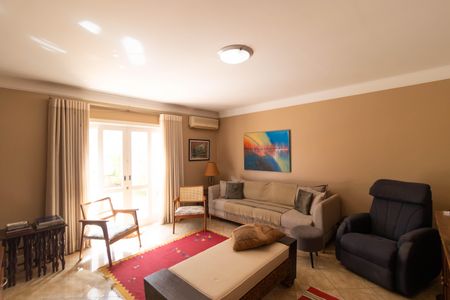 Casa de condomínio à venda com 370m², 4 quartos e 4 vagas Casa de condomínio à venda com 370m², 4 quartos e 4 vagasSala