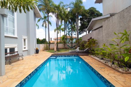 Casa de condomínio à venda com 370m², 4 quartos e 4 vagas Casa de condomínio à venda com 370m², 4 quartos e 4 vagasPiscina