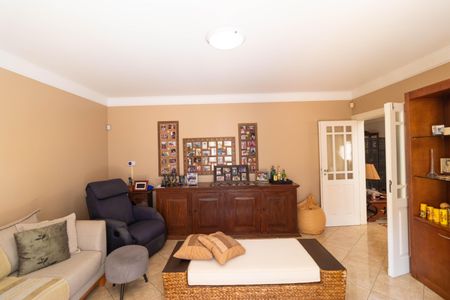 Casa de condomínio à venda com 370m², 4 quartos e 4 vagas Casa de condomínio à venda com 370m², 4 quartos e 4 vagasSala