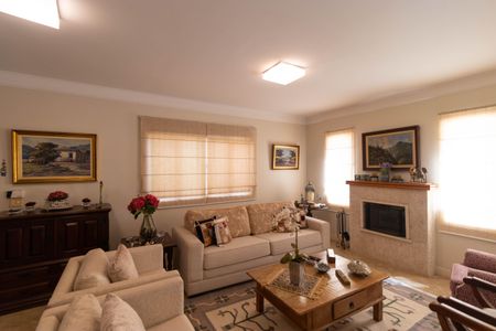 Casa de condomínio à venda com 370m², 4 quartos e 4 vagas Casa de condomínio à venda com 370m², 4 quartos e 4 vagasSala