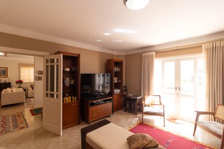 Casa de condomínio à venda com 370m², 4 quartos e 4 vagas Casa de condomínio à venda com 370m², 4 quartos e 4 vagasSala