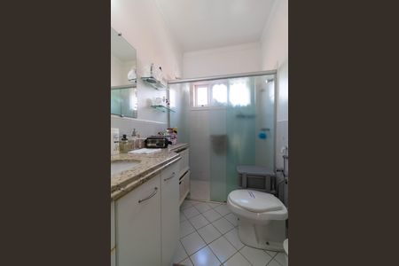 Casa de condomínio à venda com 370m², 4 quartos e 4 vagas Casa de condomínio à venda com 370m², 4 quartos e 4 vagasBanheiro da Suíte 4