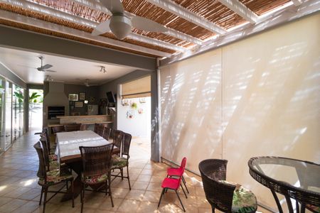 Casa de condomínio à venda com 370m², 4 quartos e 4 vagas Casa de condomínio à venda com 370m², 4 quartos e 4 vagasChurrasqueira