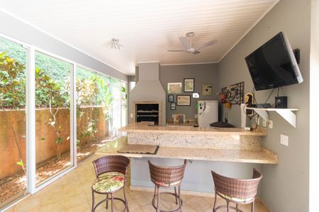 Casa de condomínio à venda com 370m², 4 quartos e 4 vagas Casa de condomínio à venda com 370m², 4 quartos e 4 vagasChurrasqueira