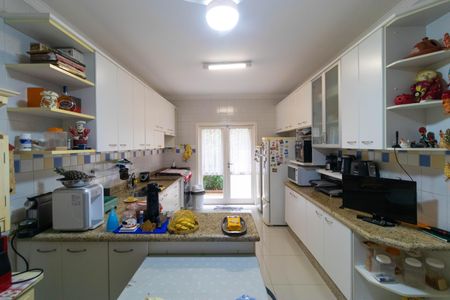 Casa de condomínio à venda com 370m², 4 quartos e 4 vagas Casa de condomínio à venda com 370m², 4 quartos e 4 vagasCozinha