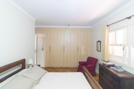 Casa de condomínio à venda com 370m², 4 quartos e 4 vagas Casa de condomínio à venda com 370m², 4 quartos e 4 vagasSuíte 3