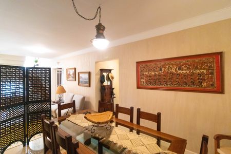 Casa de condomínio à venda com 370m², 4 quartos e 4 vagas Casa de condomínio à venda com 370m², 4 quartos e 4 vagasSala