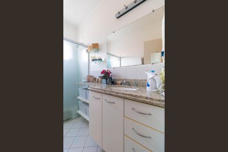 Casa de condomínio à venda com 370m², 4 quartos e 4 vagas Casa de condomínio à venda com 370m², 4 quartos e 4 vagasBanheiro da Suíte 3